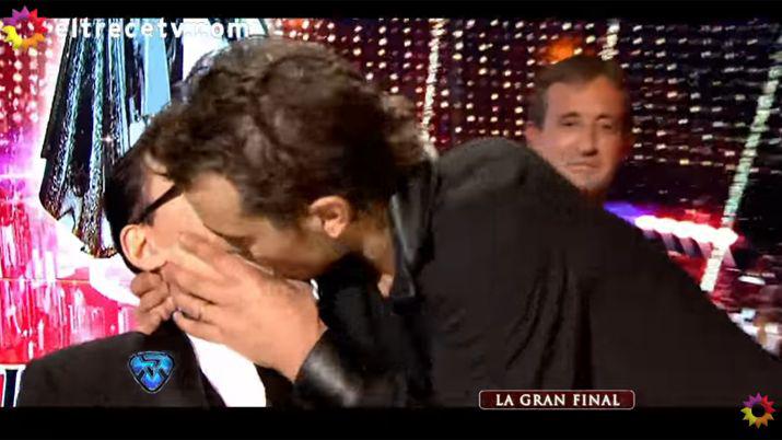 Video- Peter deslumbroacute con el ritmo libre y le comioacute la boca a Polino