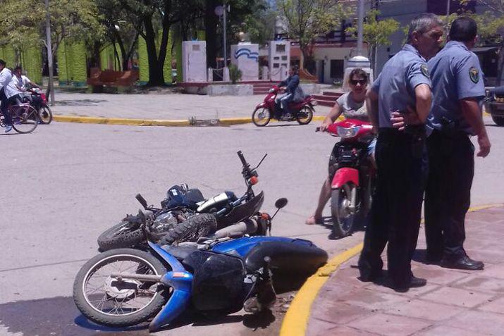 Así quedaron las motocicletas de ambos accidentados