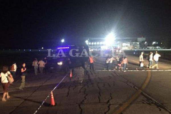 Tensioacuten en el aeropuerto internacional de Tucumaacuten por supuesta amenaza de bomba en un vuelo
