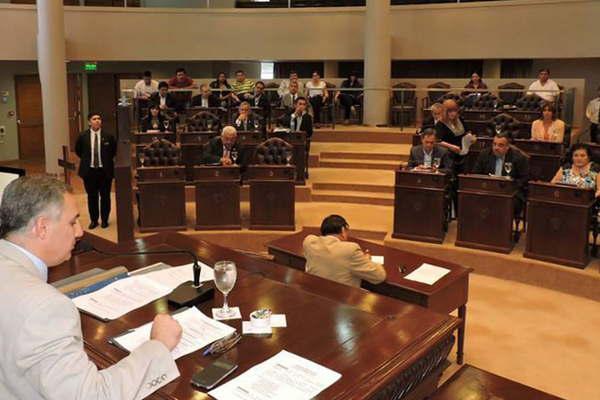 La Legislatura aproboacute el  Presupuesto 2017 entre otros temas 