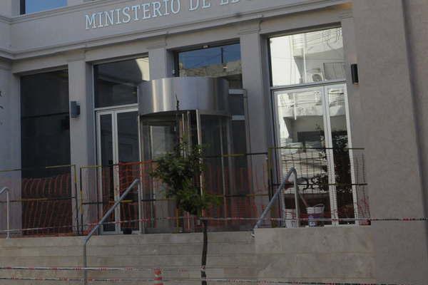 Notifican de cargos docentes  en el Nivel Superior 