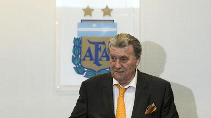 Armando Peacuterez fue internado de urgencia