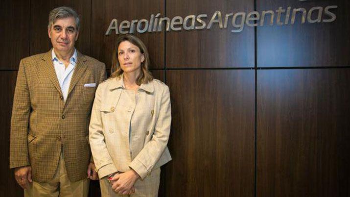Mario DellAcqua nuevo presidente de Aerolíneas Argentinas junto a Isela Costantini ahora ex presidente de la empresa