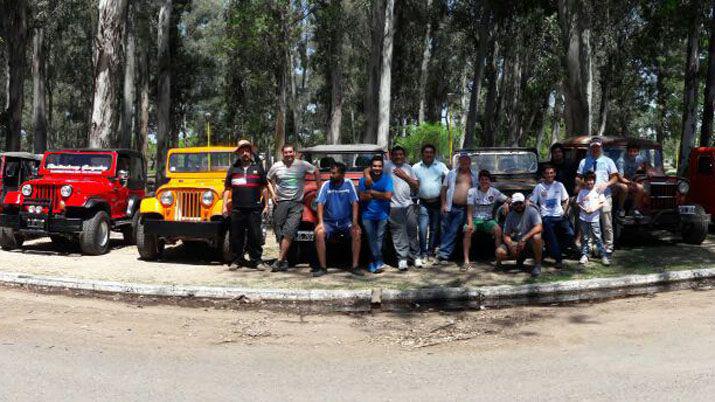 Parte de la agrupación Ikas y sus vehículos