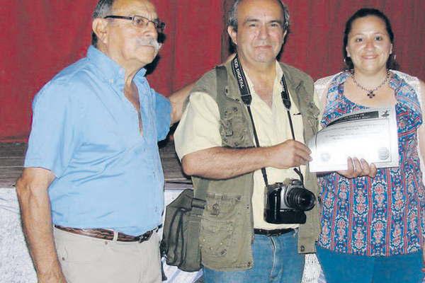 Fotoacutegrafo bandentildeo llevoacute una variada muestra de su produccioacuten sobre flora y fauna santiaguentildea a Quimiliacute