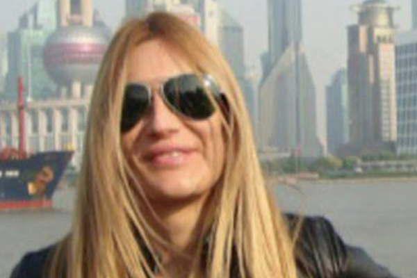 Una azafata enloquecioacute  a Caniggia 