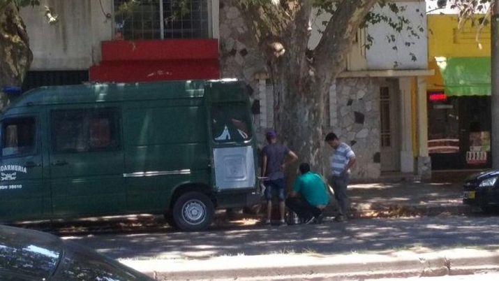 Rosario- escaacutendalo por un video de gendarmes cargando cerveza en el moacutevil