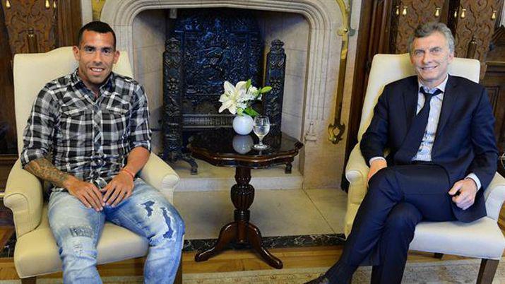 Carlos Tévez junto a Mauricio Macri 