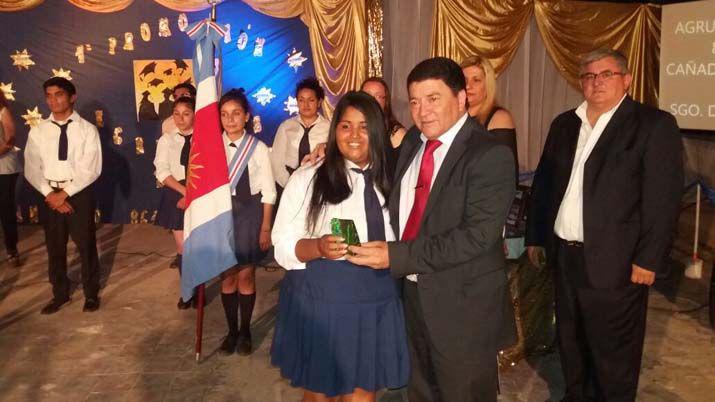 Alumnos de Cantildeada Escobar se egresaron con una gran fiesta