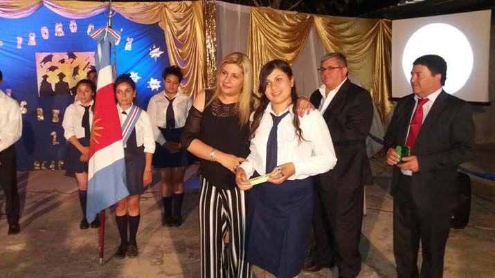 Alumnos de Cantildeada Escobar se egresaron con una gran fiesta