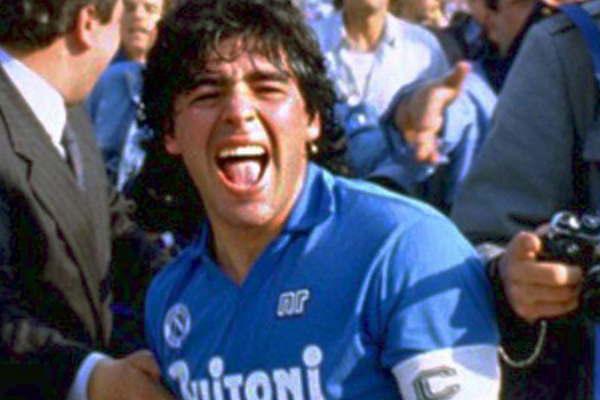 Maradona daraacute testimonio de su vida deportiva en un teatro