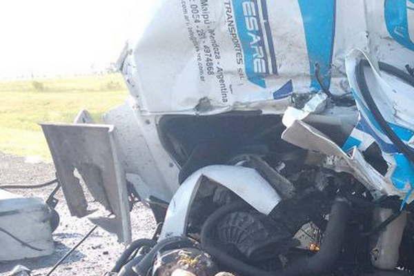 Dos triples choques provocaron dos viacutectimas y varios heridos