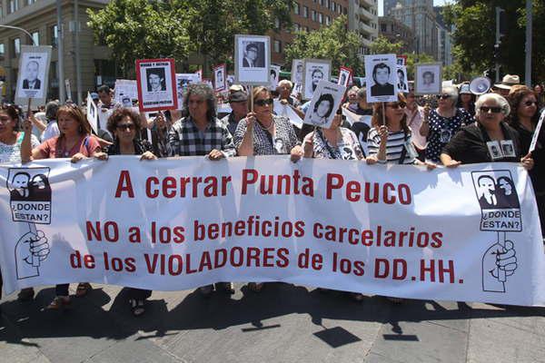 Diez exagentes de Pinochet piden perdoacuten por sus criacutemenes
