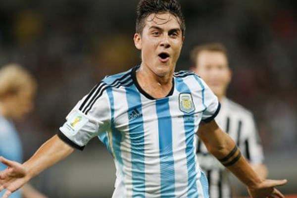 Dybala estaacute loco de amor por Luciana Salazar