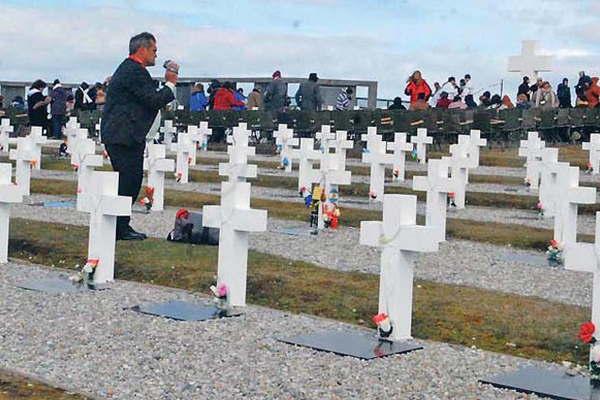 La historia de los dos soldados santiaguentildeos sepultados en el cementerio militar de Darwin