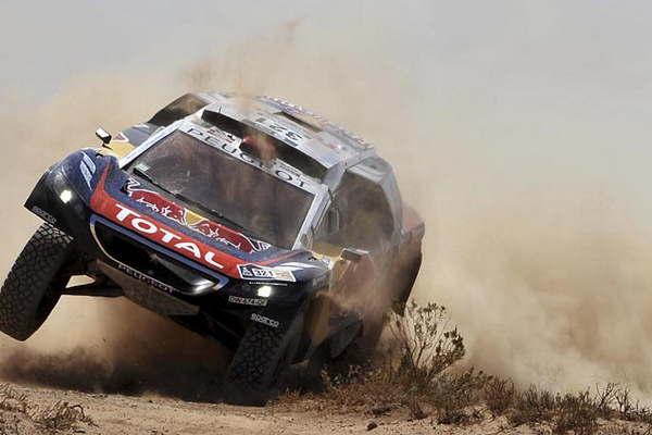 Santiago espera por las maacutequinas  