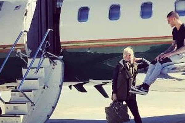 Wanda Nara viajoacute en jet privado al sur argentino  