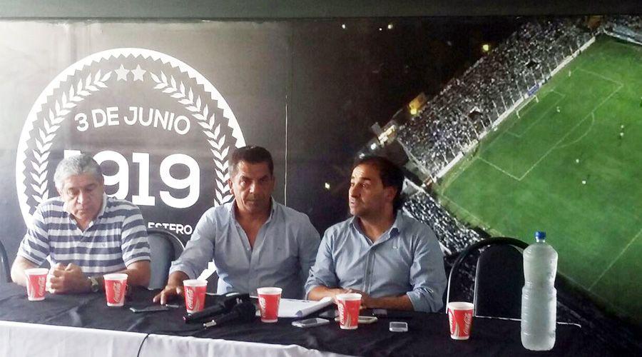 Central Coacuterdoba presentoacute en sociedad a Gustavo Coleoni