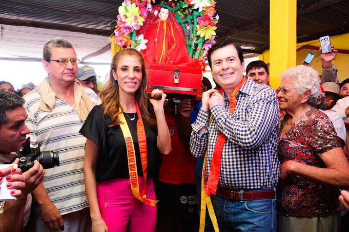 La Gobernadora inauguroacute viviendas sociales una ruta y participoacute de la festividad de San Esteban