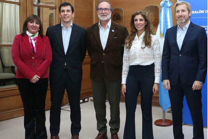 La gobernadora y Frigerio recorreraacuten obras que se ejecutan en Colonia El Simbolar