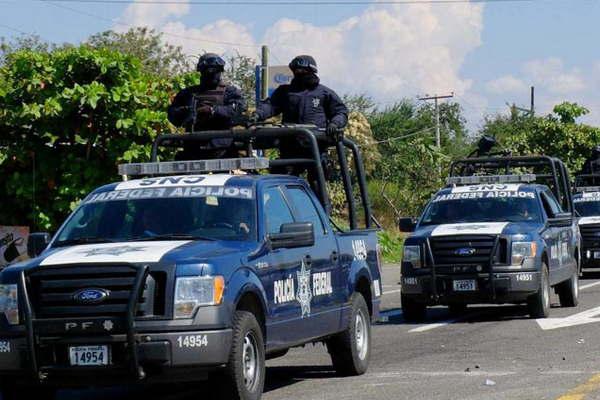Investigan a 52 policiacuteas por hallazgo de seis cabezas humanas en Meacutexico 