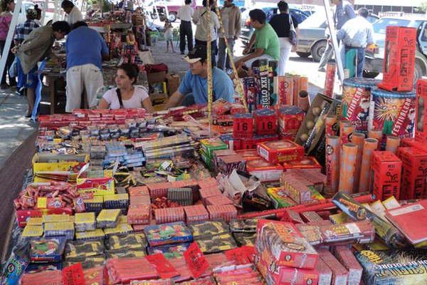 La Municipalidad acentuoacute los controles de venta ambulante de pirotecnia