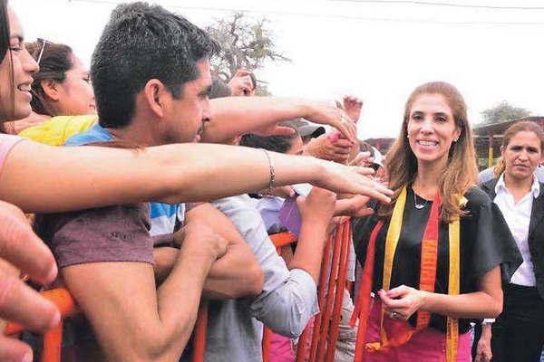 La gobernadora asistioacute a la emotiva fiesta de San Esteban en Sumamao