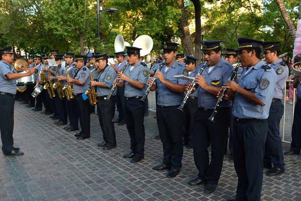 La Banda de Muacutesica de la Policiacutea brindaraacute un recital