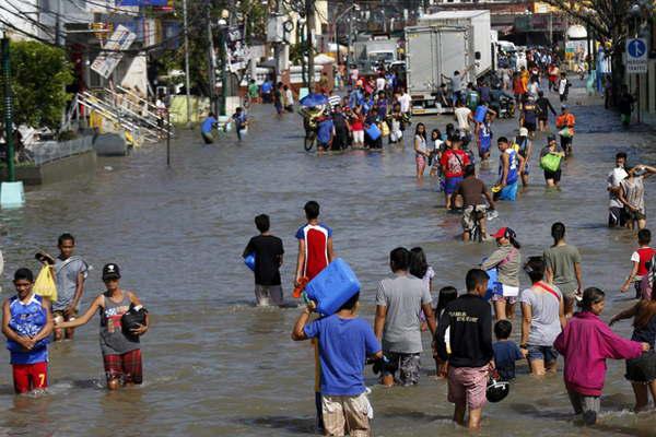 El tifoacuten Nock-Ten dejoacute 7 muertos y 541000 afectados