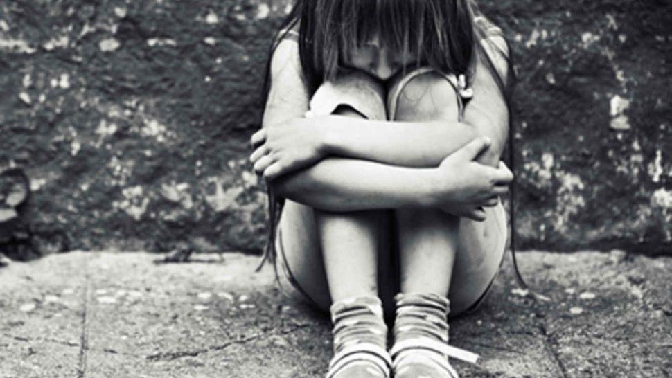 Pagaba 10 para manosear los pechos de sus hijas y 20 para tocarles la cola