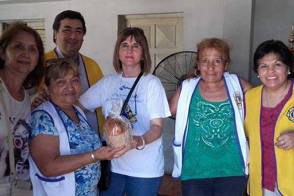 Clubes de Leones de La Banda y capital entregaron donaciones en el comedor Divino Nintildeo Jesuacutes