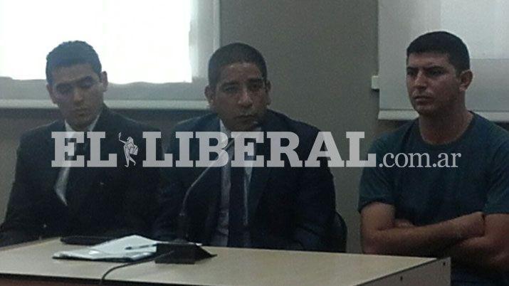 Condenan al policiacutea que golpeoacute al muacutesico a un antildeo y seis meses de prisioacuten en suspenso