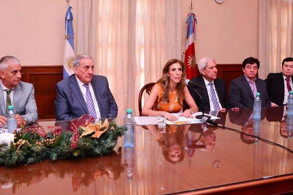 La gobernadora anuncioacute la construccioacuten de un hospital de alta complejidad en Riacuteo Hondo