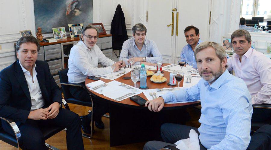 Dujovne y Caputo debutan con una conferencia de prensa