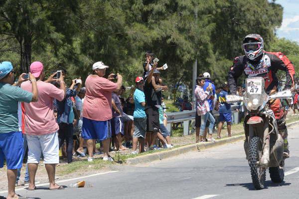 Casi 1000 efectivos custodiaraacuten el Dakar  