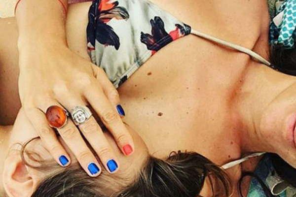 Juana- Sin tetas llena de vida y dos lunares 