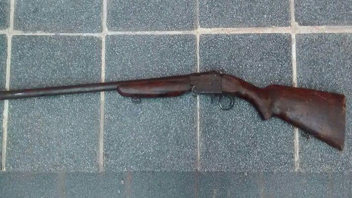 Detienen a un hombre que apuntoacute a la cabeza de su pareja y su hijastra