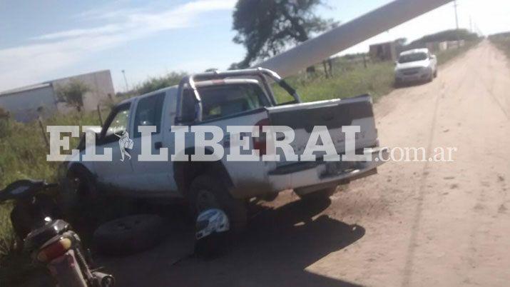 Camioneta chocoacute un poste de media tensioacuten y provocoacute cortes de luz