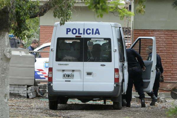 Recluso quiso ahorcarse con una saacutebana y quemoacute una frazada