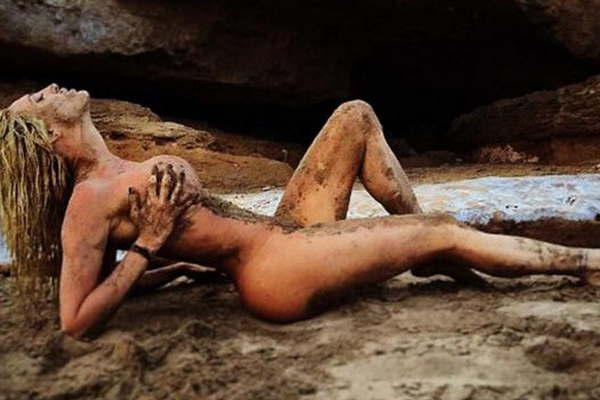 Vicky Xipolitakis se desnudoacute para agradecer