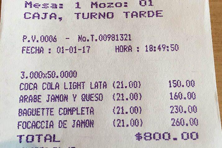 La furia de un cocinero que pagoacute 800 por tres saacutendwiches y tres gaseosas