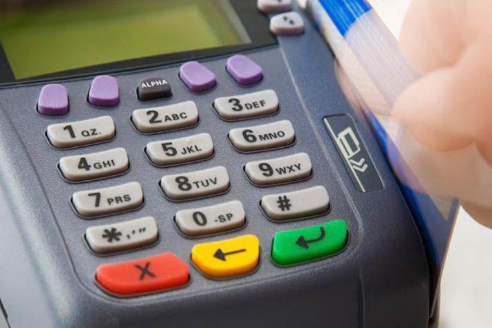 Se eliminó la devolución del 5-en-porciento- de IVA para las compras con débito