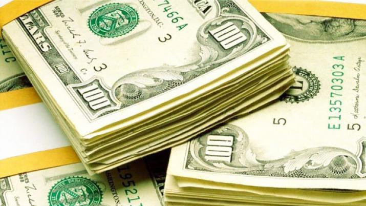 El doacutelar inicioacute el antildeo con un avance de tres centavos a 1620