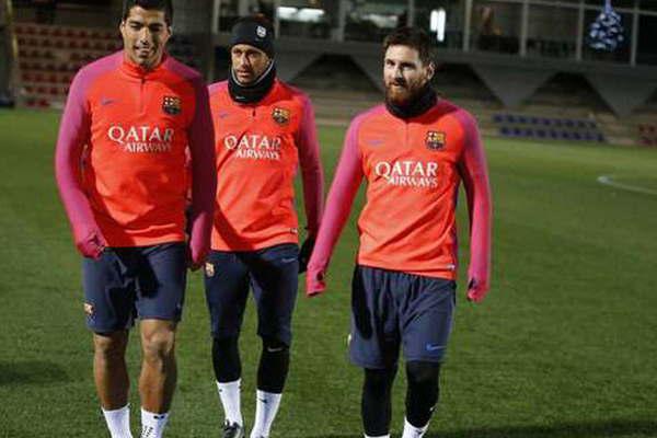 Lionel Messi se reintegroacute ayer a las praacutecticas