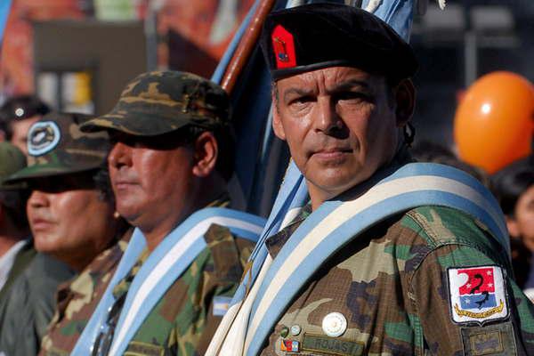 Ex combatientes haraacuten una ronda por la soberaniacutea en Plaza de Mayo