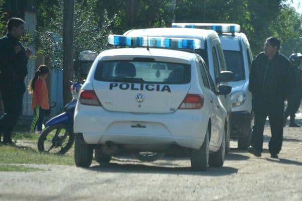 Falloacute al intentar matar a su ex a tiros y recurrioacute a un bidoacuten con nafta