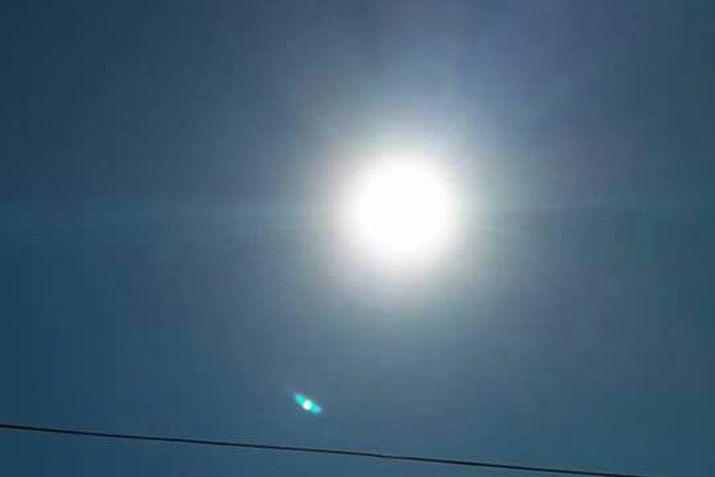 Un iquestojo de buey fue divisado en el cielo por santiaguentildeos