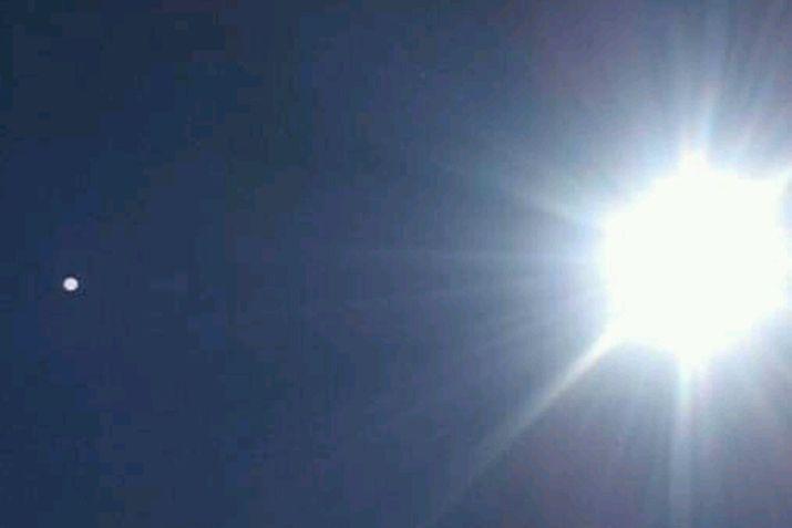 Un iquestojo de buey fue divisado en el cielo por santiaguentildeos