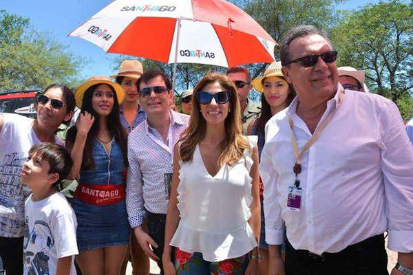 La gobernadora y el ministro de Turismo de la Nacioacuten en el inicio de la 2ordf etapa