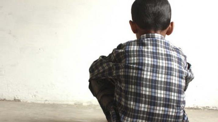 Encontroacute a su hijo con los pantalones abajo y denuncioacute a su sobrino por abuso